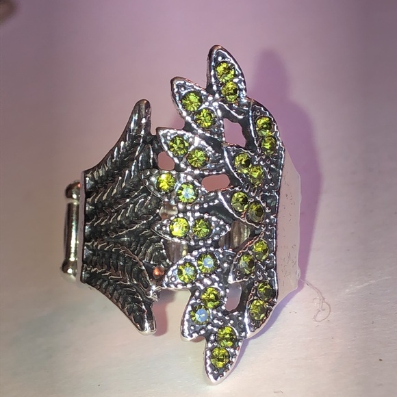 Jewelry - Silver Tone Green Crystal Leaf Statement Ring